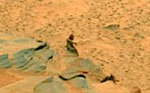 Foto de Marte tirada há quatro anos criou frisson entre ufologistas. Alienígena? O mais provável é que se trate de uma formação rochosa